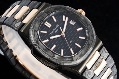 DIW공장 파텍필립 노틸러스 블랙 다이얼 카본 커스텀 콤비 40mm 5711