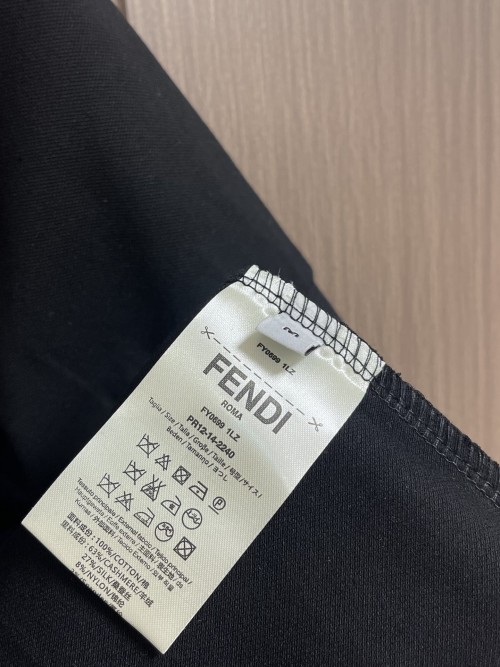 펜디 24SS 클래식 카라 로고 반팔 티셔츠
