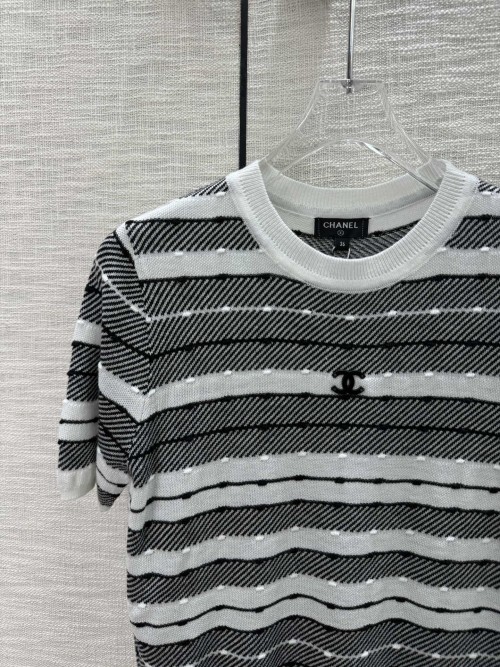 샤넬 24SS 엠보싱 라운드넥 니트 반팔