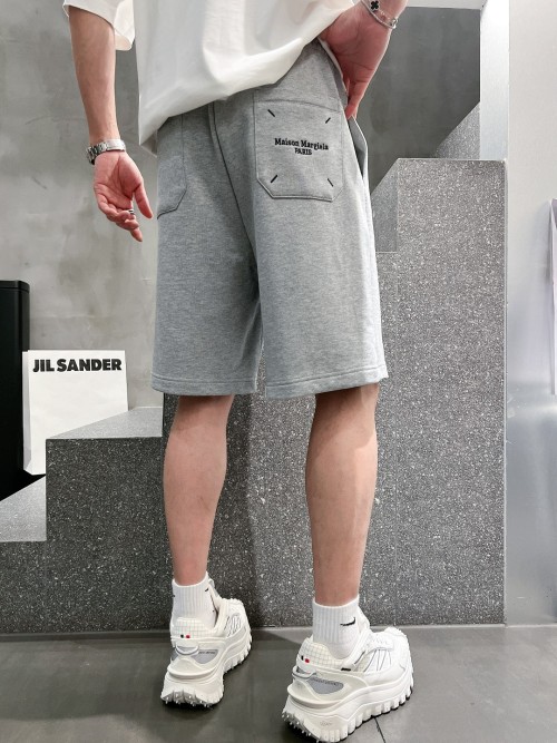 마르지엘라 24SS 자수로고 반바지 그레이