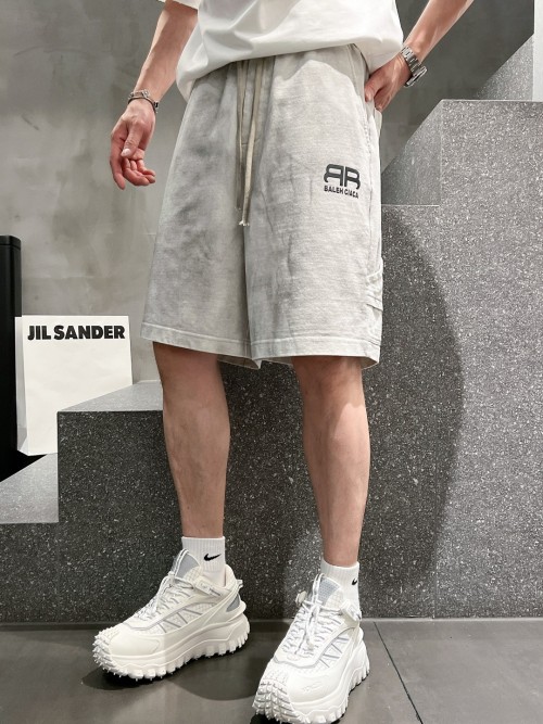 발렌시아가 24SS BB 자수로고 반바지 그레이