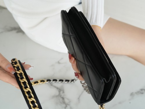 팬더샵 샤넬 19 WOC 턴락 램스킨 블랙 은장