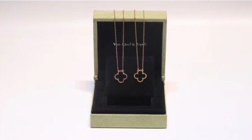 Van Cleef & Arpels 반클리프 알함브라 목걸이